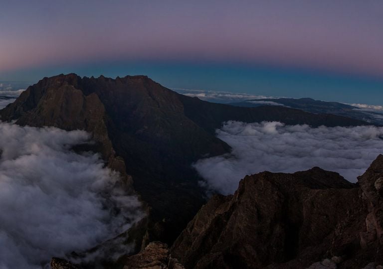 Porque é que se vê uma faixa rosa no céu ao pôr do sol? Porque é que se vê uma faixa rosa no céu ao pôr do sol?