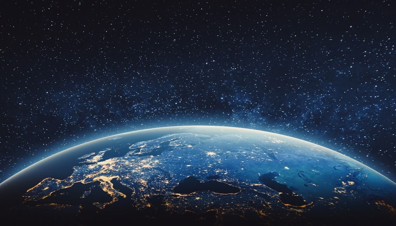 La atmósfera terrestre y las variaciones que sufre hacen que las estrellas parezcan encenderse y apagarse.