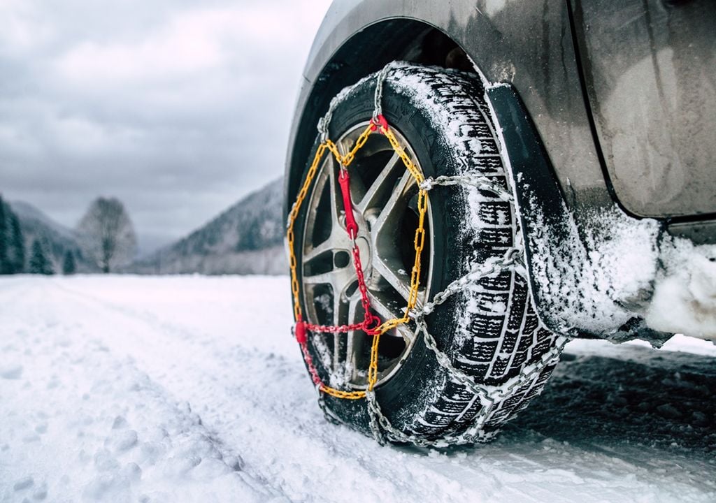 Por qué tu automóvil debe portar cadenas para transitar en la nieve y el paso a paso de cómo colocarlas
