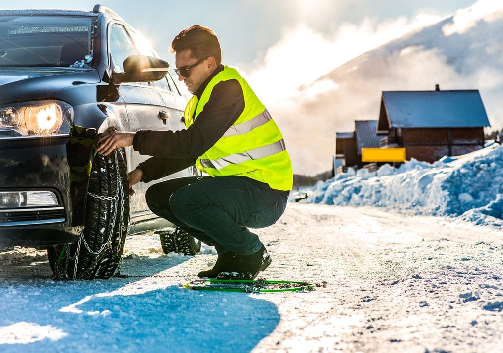 Las cadenas para neumáticos son esenciales en situaciones de nieve profunda y hielo