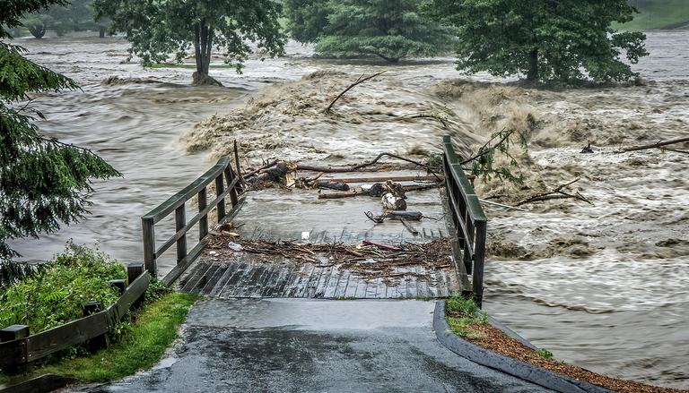 Por qu&eacute; crecen tan r&aacute;pido los r&iacute;os tras una fuerte tormenta: la diferencia entre crecida y desbordamiento