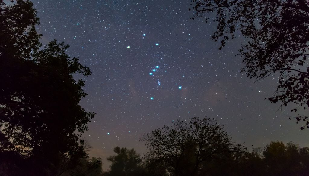 Durante el otoño y el invierno, la observación de estrellas suele ser más favorable por diversos motivoa