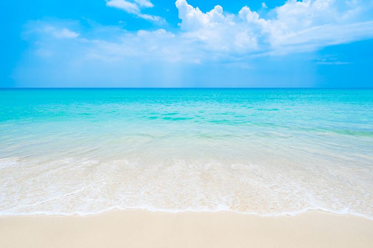 La question du jour : pourquoi la mer est-elle bleue si l'eau est  transparente ?