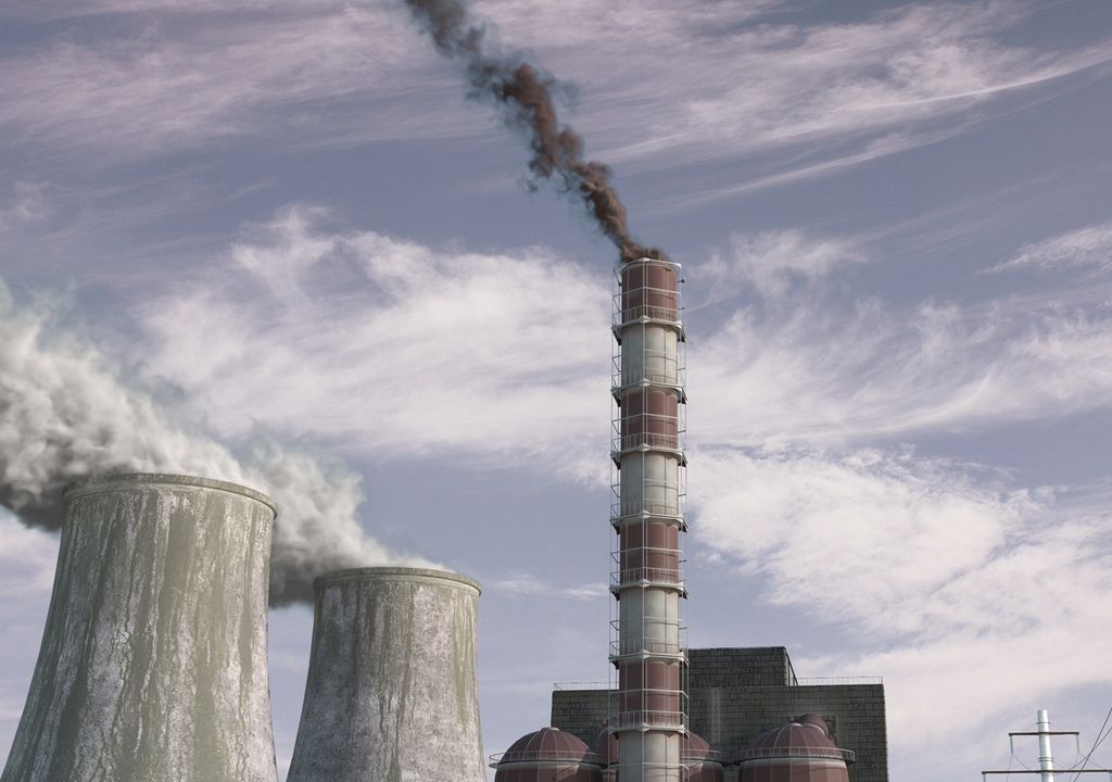 chimeneas industriales emitiendo gases