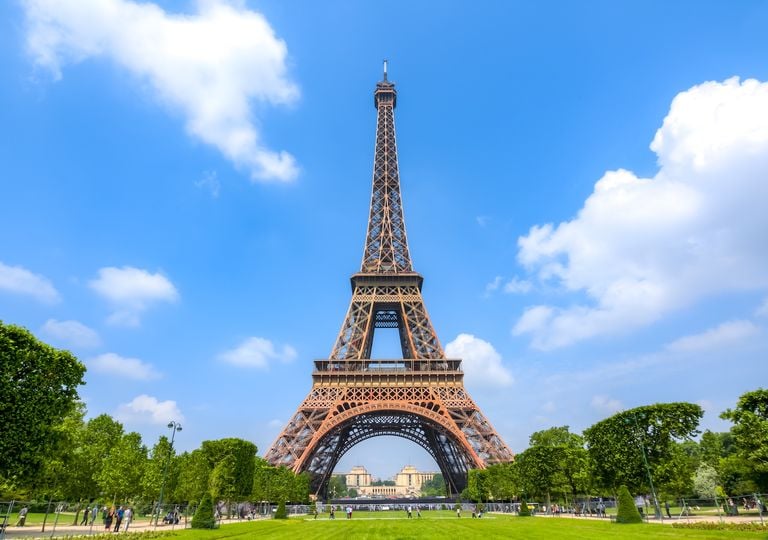 Perché la Torre Eiffel cresce in estate?