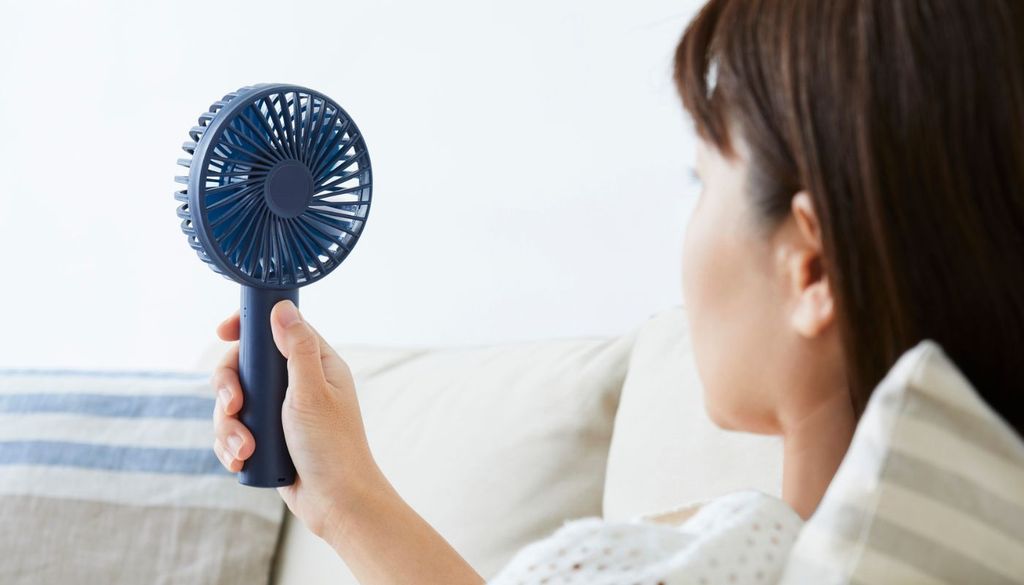 A los tradicionales ventiladores de pie, techo o sobremesa se han sumado en los últimos años los modelos portátiles