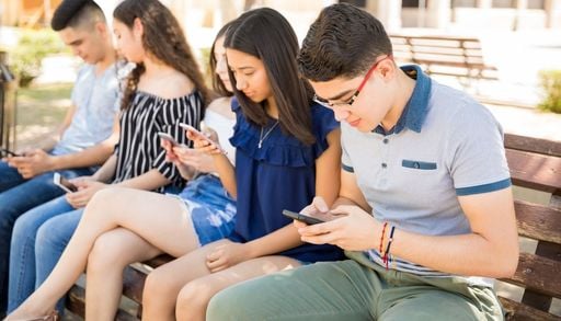 &iquest;Por qu&eacute; pa&iacute;ses como Francia y Chile buscan limitar el acceso de menores a las redes sociales? Esto dice la ciencia
