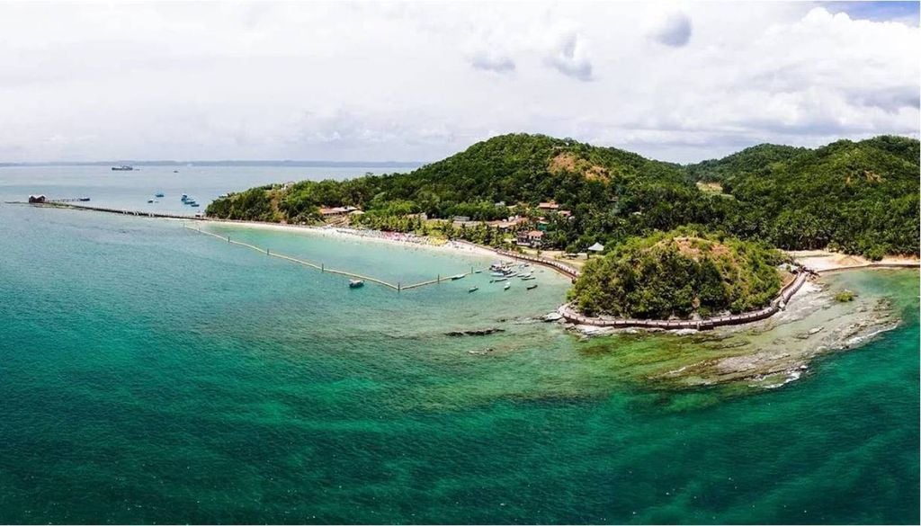 A Ilha dos Frades, na Baía de Todos os Santos (Bahia), é um paraíso ecológico famoso pelas águas cristalinas, mornas e calmas. Crédito: Divulgação.