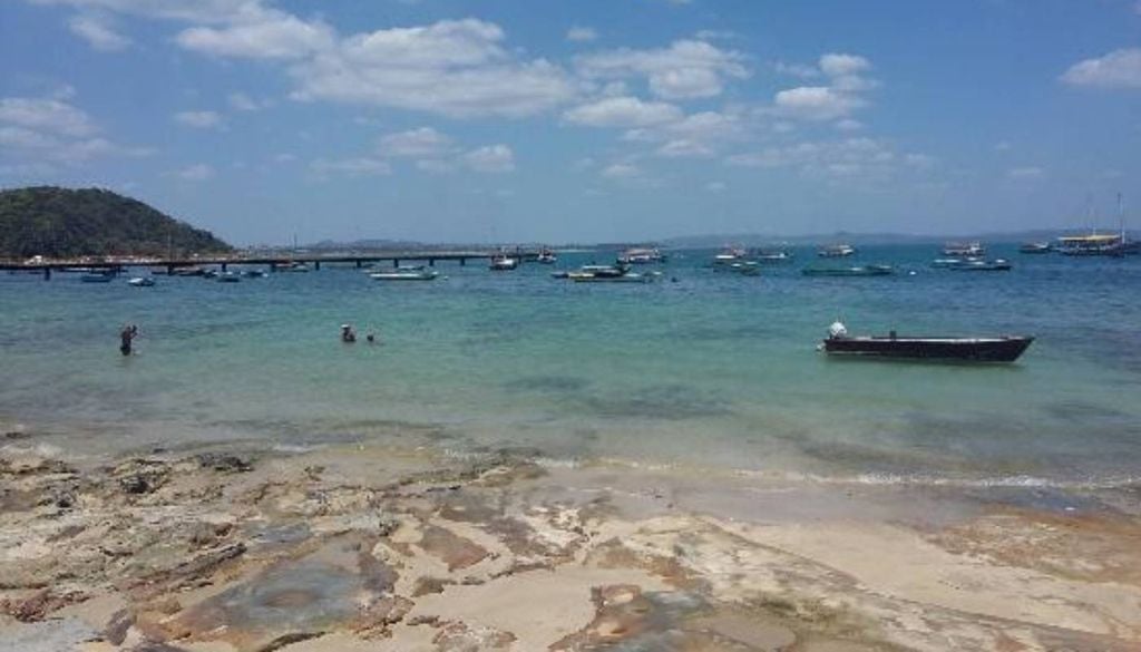 Praia de Paramaná, na Ilha dos Frades, em Salvador (Bahia). Crédito: Divulgação.