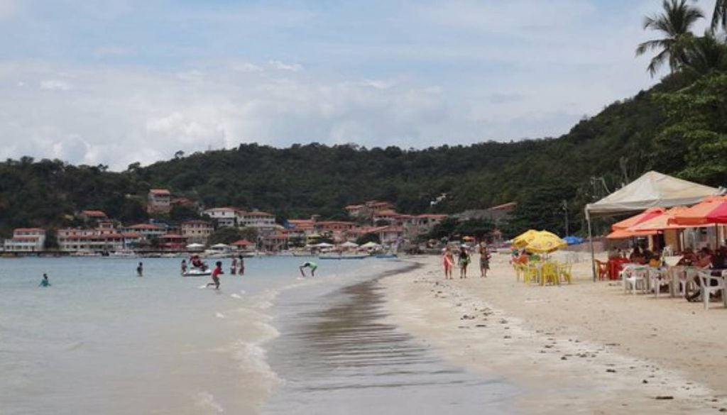 Praia de Paramaná, na Ilha dos Frades, em Salvador (Bahia). Crédito: Divulgação.
