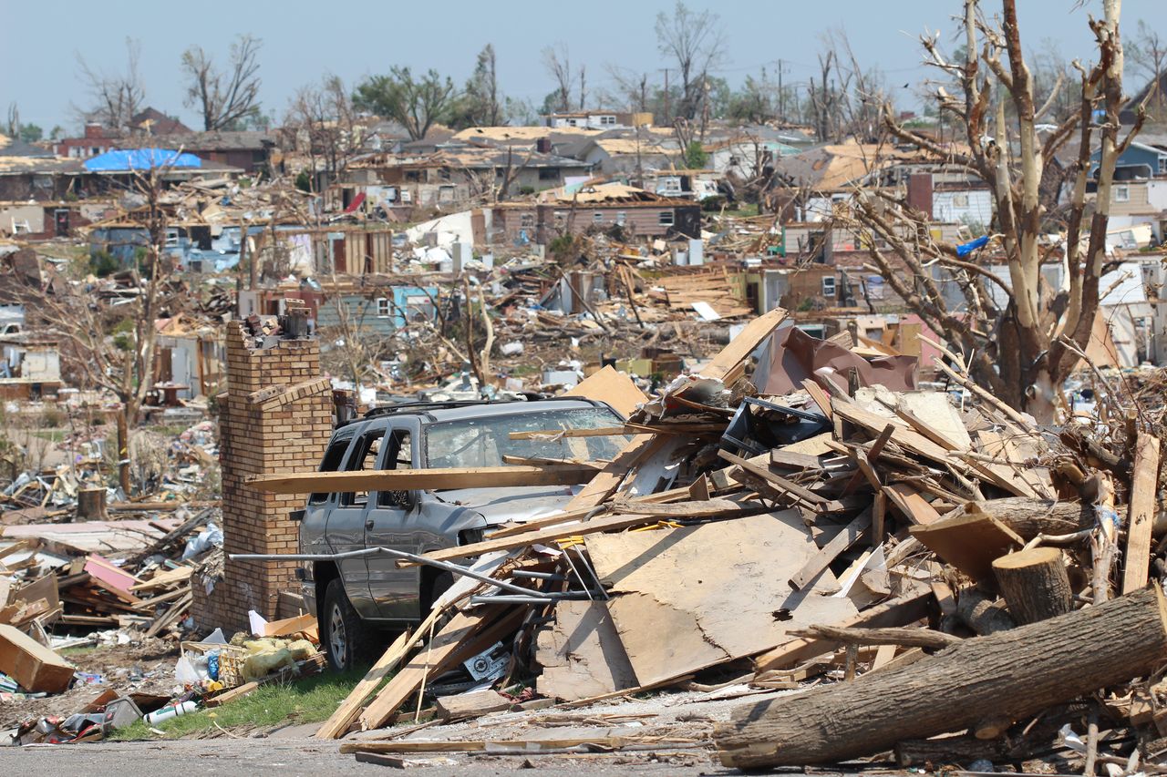 Los daños provocados por un tornado ocupan áreas muy reducidas, pero pueden llegar a ser excepcionalmente graves.