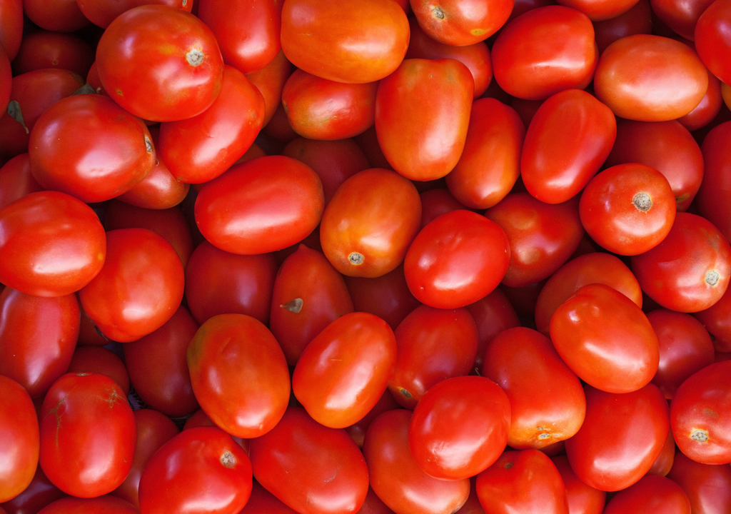 En México existen decenas de variedades de jitomate que se consumen todos los días, las más comunes son saladette, cherry bola y heirloom.