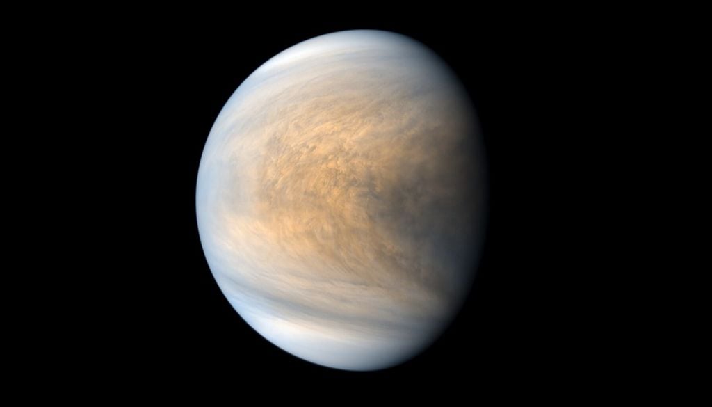 La sonda japonesa Akatsuki (Venus Climate Orbiter) capturó esta imagen de Venus el 24 de octubre de 2018. Crédito: JAXA/ISAS/DARTS/ Kevin M. Gill.
