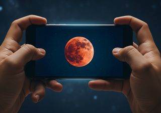 ¿Por qué las fotos de la Luna salen borrosas cuando las haces con tu smartphone? Aquí trucos de experto para arreglarlo