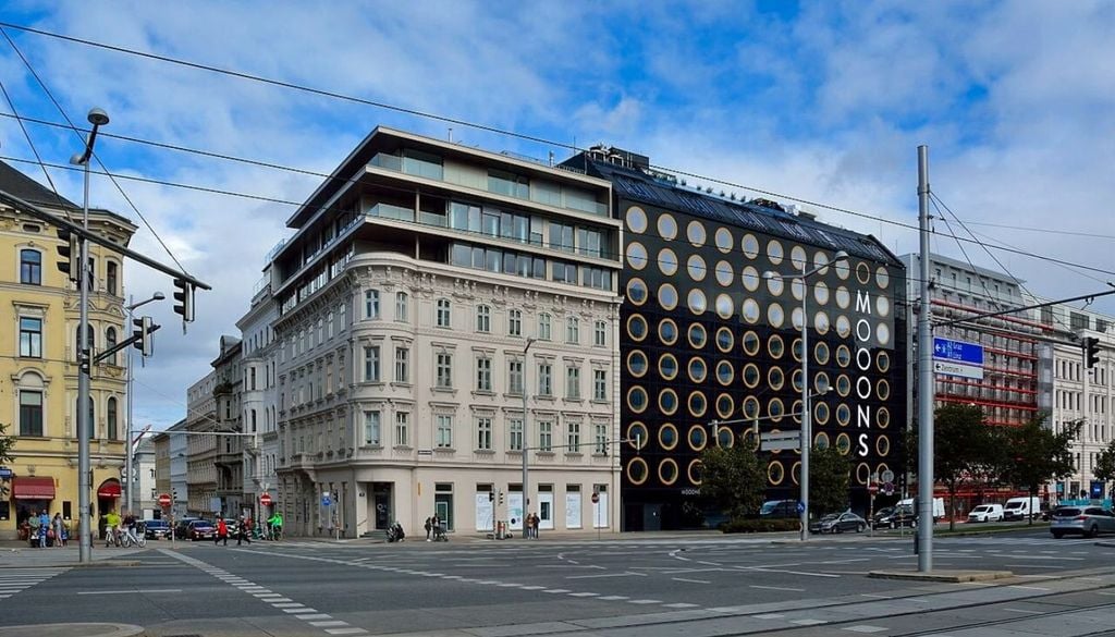 La calle, considerada una de las principales arterias del centro de Viena, tiene aproximademente 1 kilómetro de extensión.