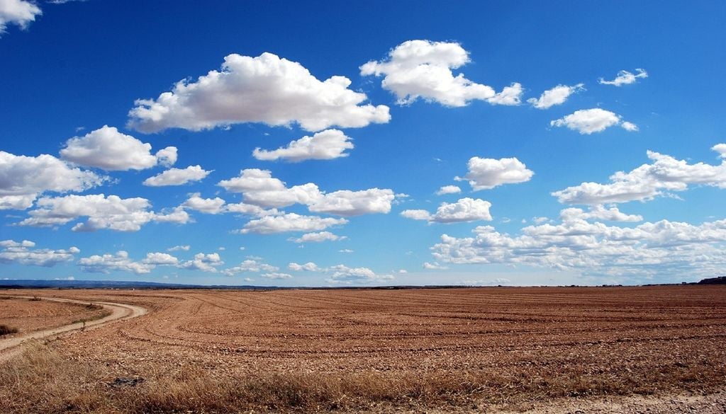 campo agrícola afetado pela seca Os eventos meteorológicos extremos e a adaptação climática do setor agrícola português são os pontos fracos apontados no índice da The Economist. Foto: Gianni Crestani/Pixabay
