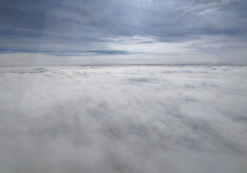 Esta missão científica aérea insere-se na campanha da NAWDIC (North Atlantic Waveguide, Dry Intrusion, and Downstream Impact Campaign), levada a cabo neste voo em particular pelo subprojecto NAWDIC-AR, liderada pelo cientista e investigador português Dr. Alexandre Ramos (KIT) e o seu principal objetivo consistia em afinar a previsão de chuva do modelo ECMWF para ontem - quinta-feira (29) - tendo em conta a presença do rio atmosférico. Crédito da Imagem © Bastian Kirsch (KIT).