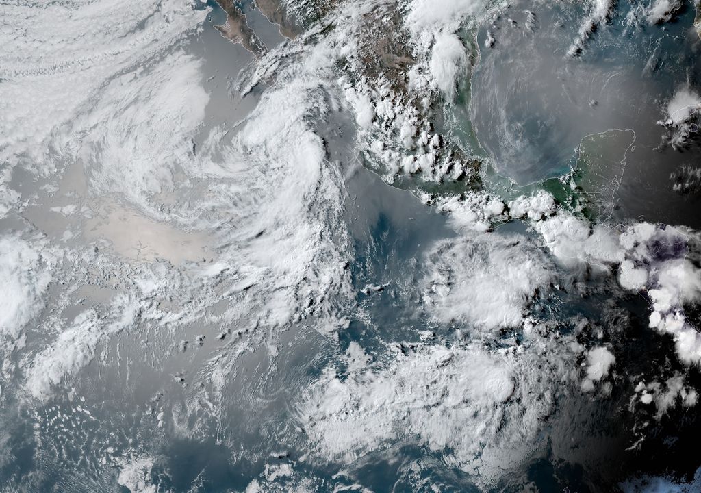 Posible ciclón frente a Baja California Sur Posible ciclón frente a Baja California Sur