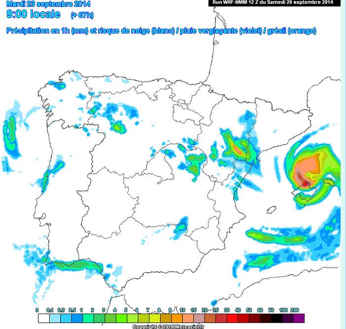 Precipitación en una hora. Nótese que el modelo llega a desarrollar una especie de ojo en el campo de precipitación.