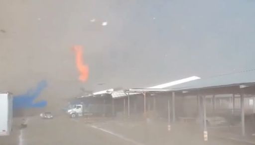 Se registr&oacute; un posible tornado en la Central de Abastos de Actopan, Hidalgo