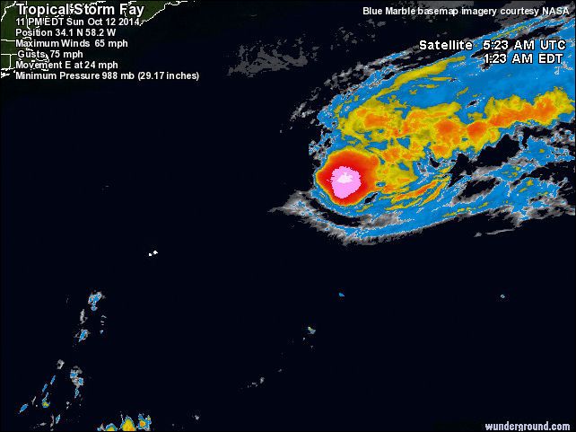 Imagen infrarroja realzada de Fay del 13 de octubre de 2014 a las 5:23 UTC en pleno Atlántico Norte.
