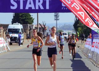 Pourquoi certaines femmes arrivent-elles en tête de courses longues, devant les hommes ? Les scientifiques répondent