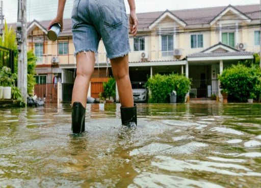 Pourquoi doit-on &eacute;viter de marcher dans l'eau en cas d'inondation ?
