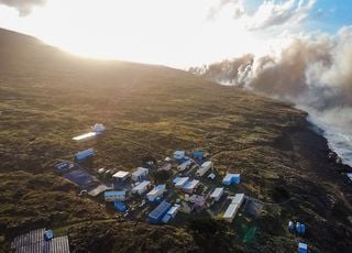 Pourquoi les autorités françaises n'ont pas pu arrêter l'incendie ravageant l'île d'Amsterdam ? 