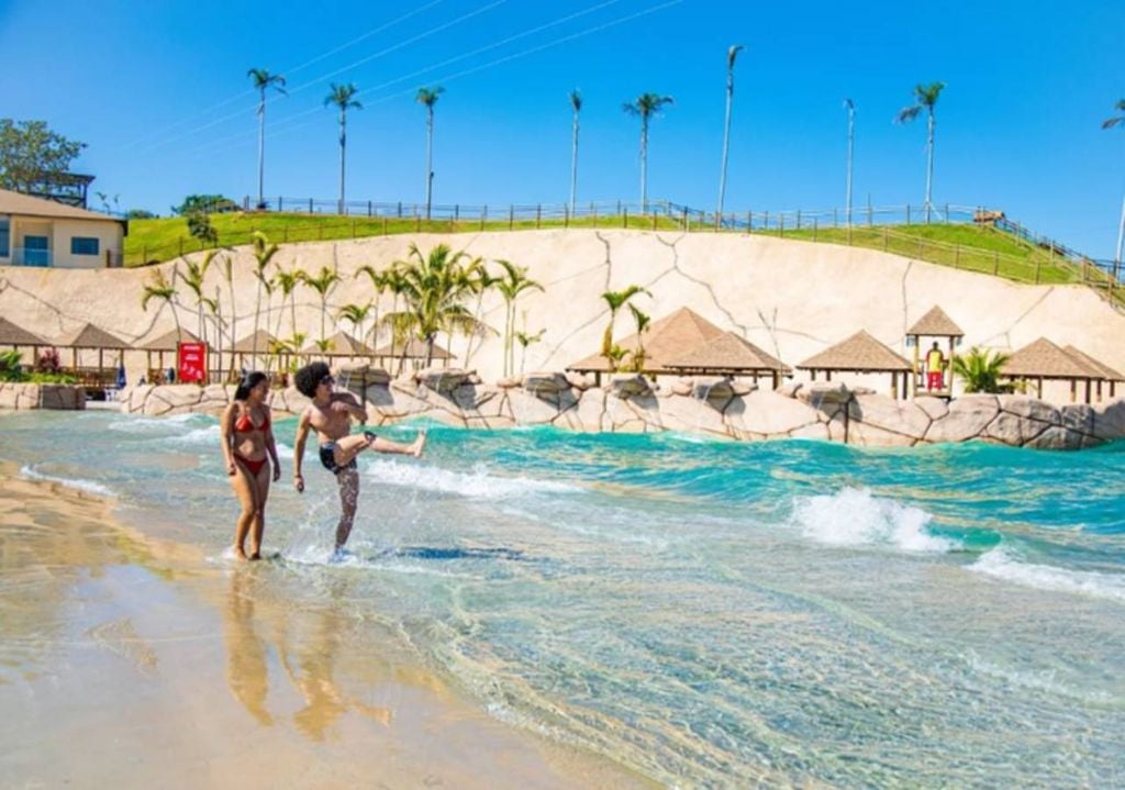 O Bali Park ganhou reconhecimento como a maior praia artificial da América do Sul. Crédito: Eduardo Francois/Divulgação.