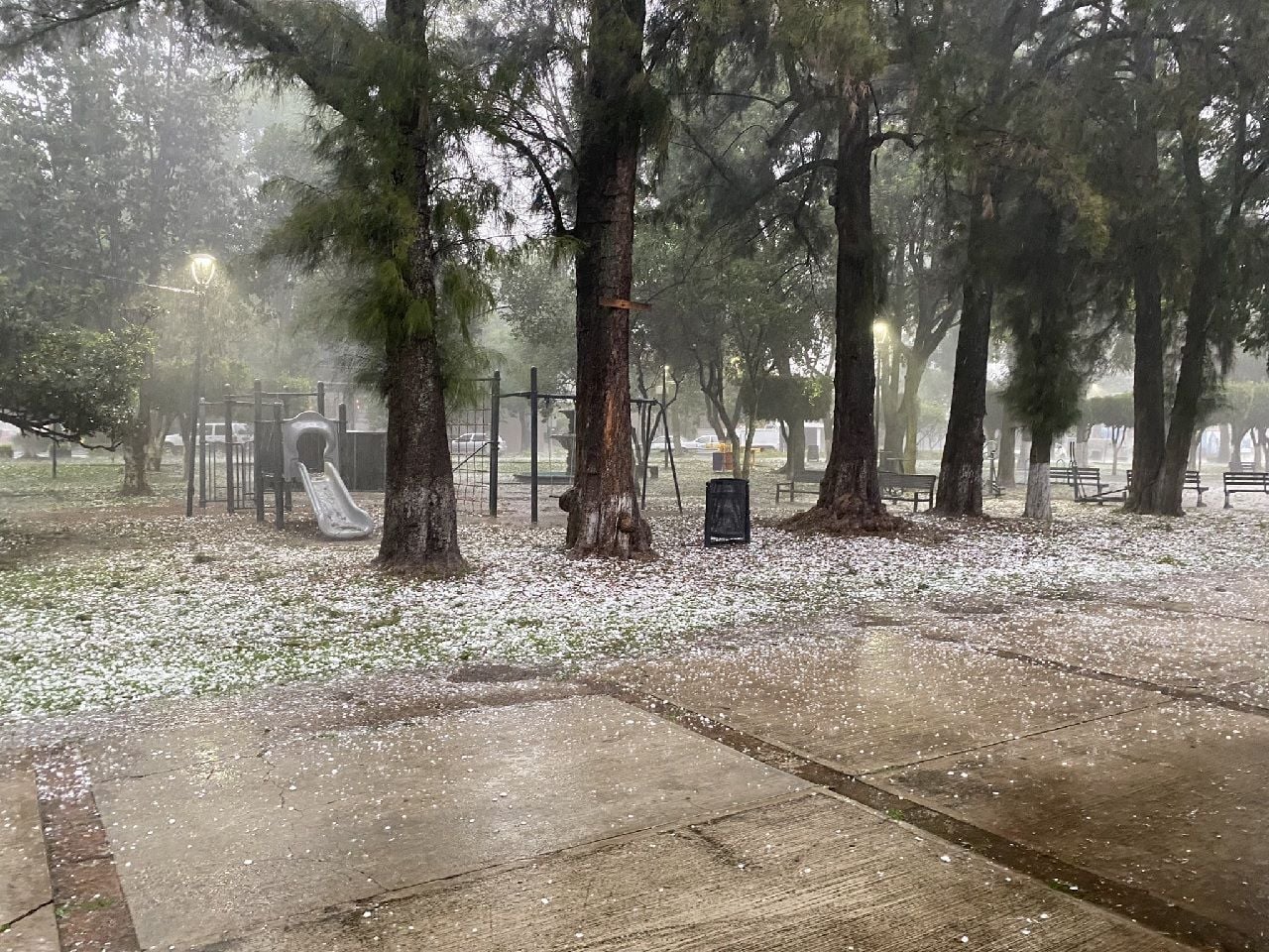 Severa fue la tormenta que se presentó sobre el estado de Jalisco. Fotografía: @ivonnevonibu