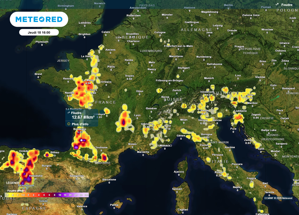 Risque foudre jeudi après-midi Jeudi après-midi, un risque d'orages apparaît sur nos cartes, en montagne mais aussi sur toute la moitié Ouest du pays.
