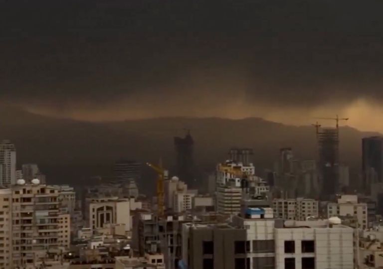 Preocupaci&oacute;n por la &ldquo;lluvia negra&rdquo; tras un video viral en Ir&aacute;n: de qu&eacute; se trata realmente