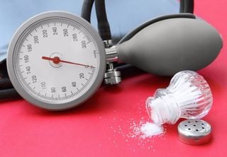 Pressão alta: estes são os alimentos para evitar e os que devem ser consumidos