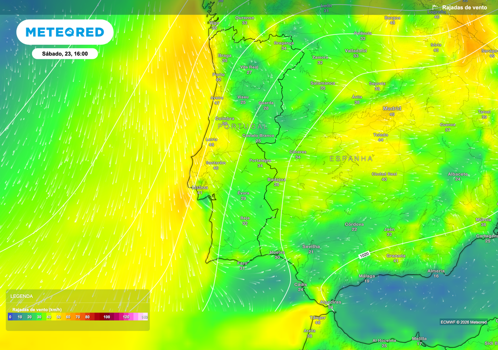 O mapa de rajadas previsto para a tarde de sábado mostra um aumento do vento no litoral oeste de Portugal continental devido ao reforço do gradiente de pressão. As rajadas poderão atingir 40 a 55 km/h entre o litoral Centro e a faixa costeira da região de Lisboa, enquanto no interior o vento deverá soprar geralmente moderado, em muitos casos associado ao aquecimento diurno.