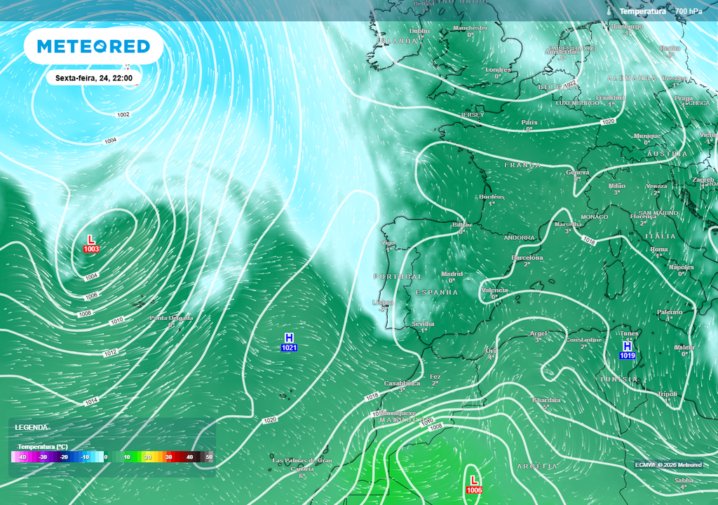 Observa-se um cavado polar (poderá evoluir para uma gota fria) associado aos ventos de Noroeste no mapa de temperatura a 700 hPa.