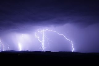 Previsioni meteo, giornata di temporali e temperature in aumento