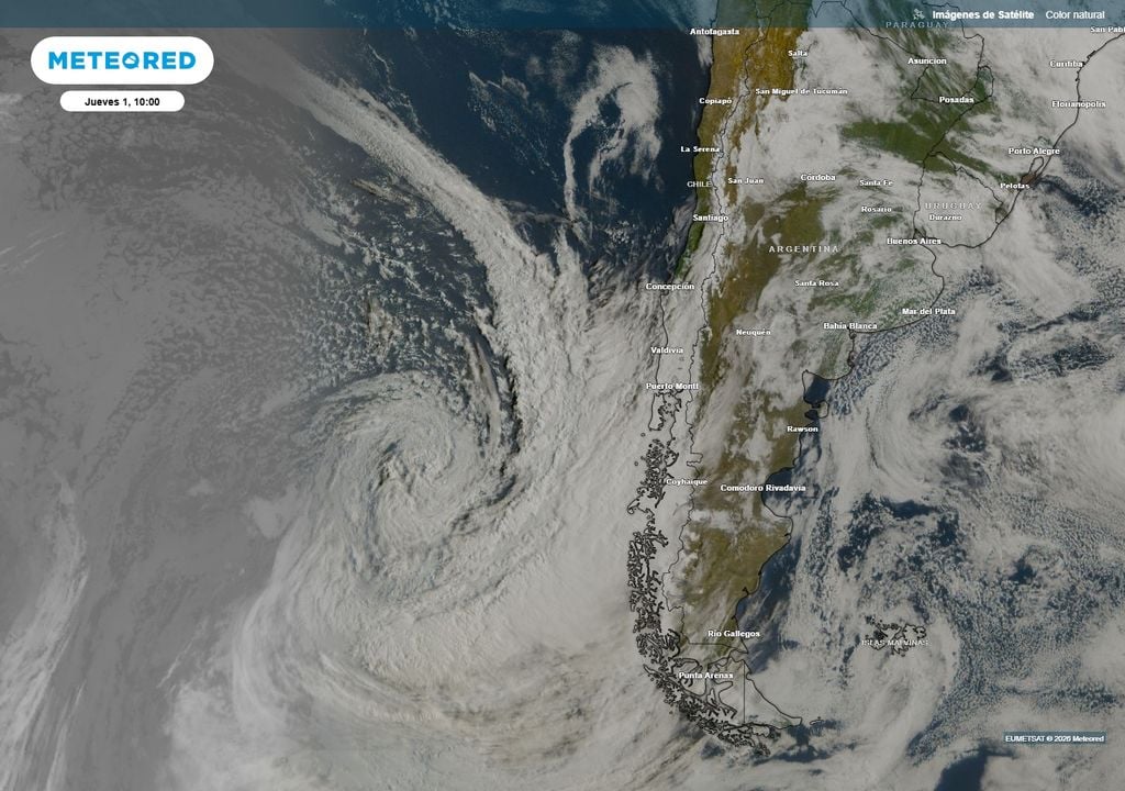 Un sistema frontal con gran inestabilidad (desarrollo de nubes de tormenta) llegó el jueves 1 de octubre a Chile. Su inestabilidad estará presente durante todo el fin de semana.