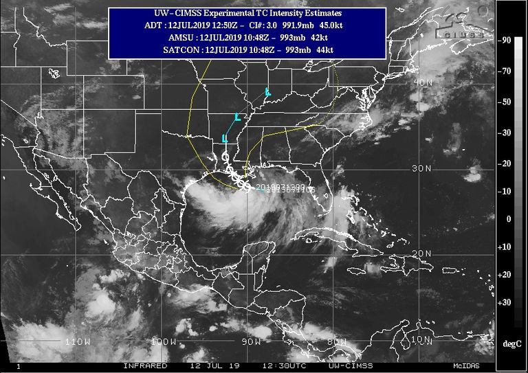 Imagen IR con Barry y trayectoria prevista para el 12 de julio de 2019 a las 12:30 UTC. CIMSS. Imagen IR con Barry y trayectoria prevista para el 12 de julio de 2019 a las 12:30 UTC. CIMSS.