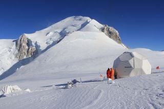 Los científicos encuentran el primer núcleo de hielo de los Alpes europeos que data de la última Edad de Hielo