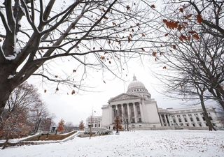 Primera nevada en Wisconsin y temperaturas bajas afectan a millones de estadounidenses