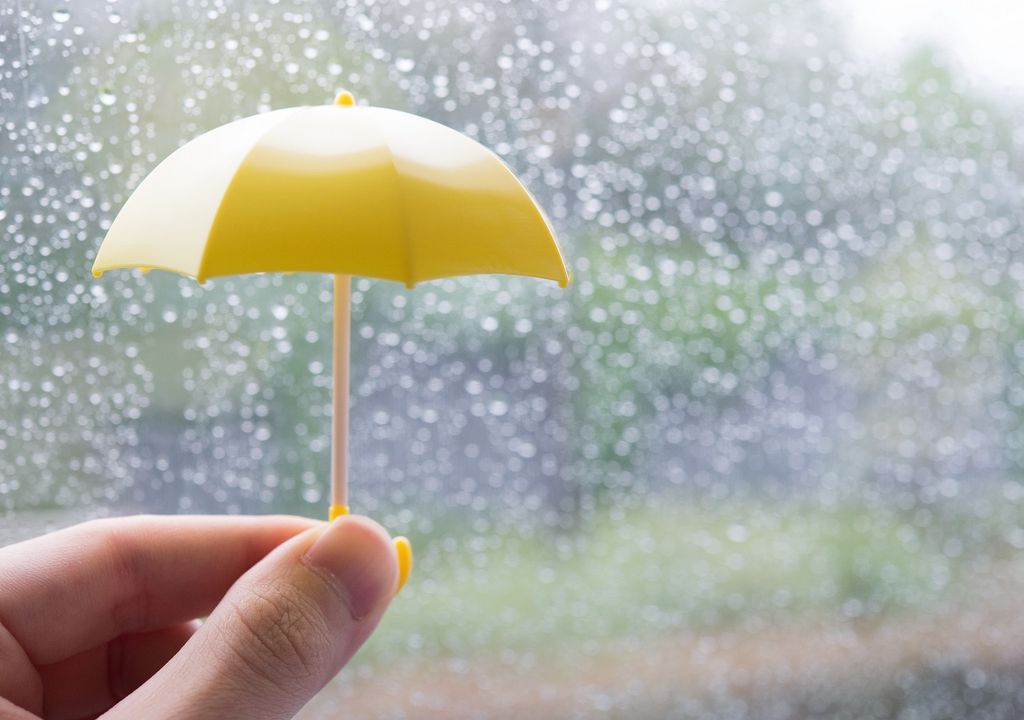 Paraguas pequeño amarillo