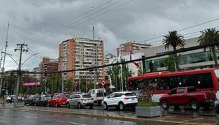Lluvias en Santiago este lunes 26: hasta 80 % de probabilidad de chubascos en estas zonas