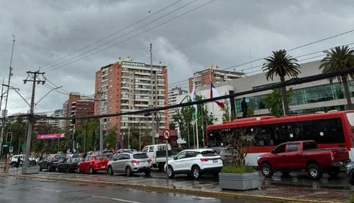 Lluvias en Santiago este lunes 26: hasta 80 % de probabilidad de chubascos en estas zonas