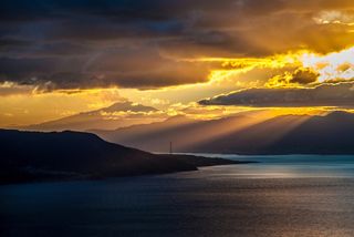 Le criticità geologiche, meteorologiche ed ambientali di un eventuale Ponte sullo Stretto di Messina