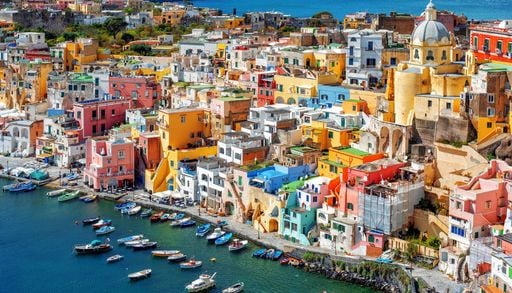 Procida a settembre: cosa vedere sull'isola de "Il Postino" quando l'estate non &egrave; ancora finita