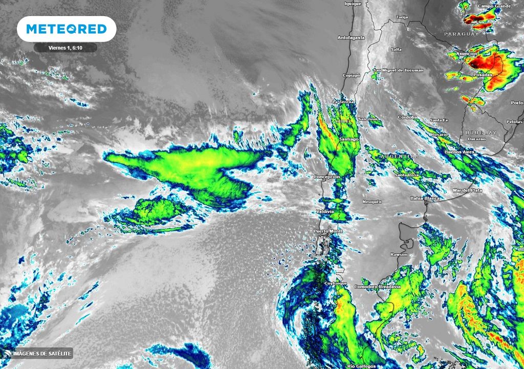 Imagen satelital mostrando las nubes que se acercan a Chile