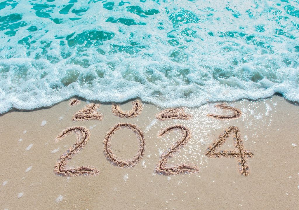 olas borrando el número 2023 y dejando el 2024; cambio de año