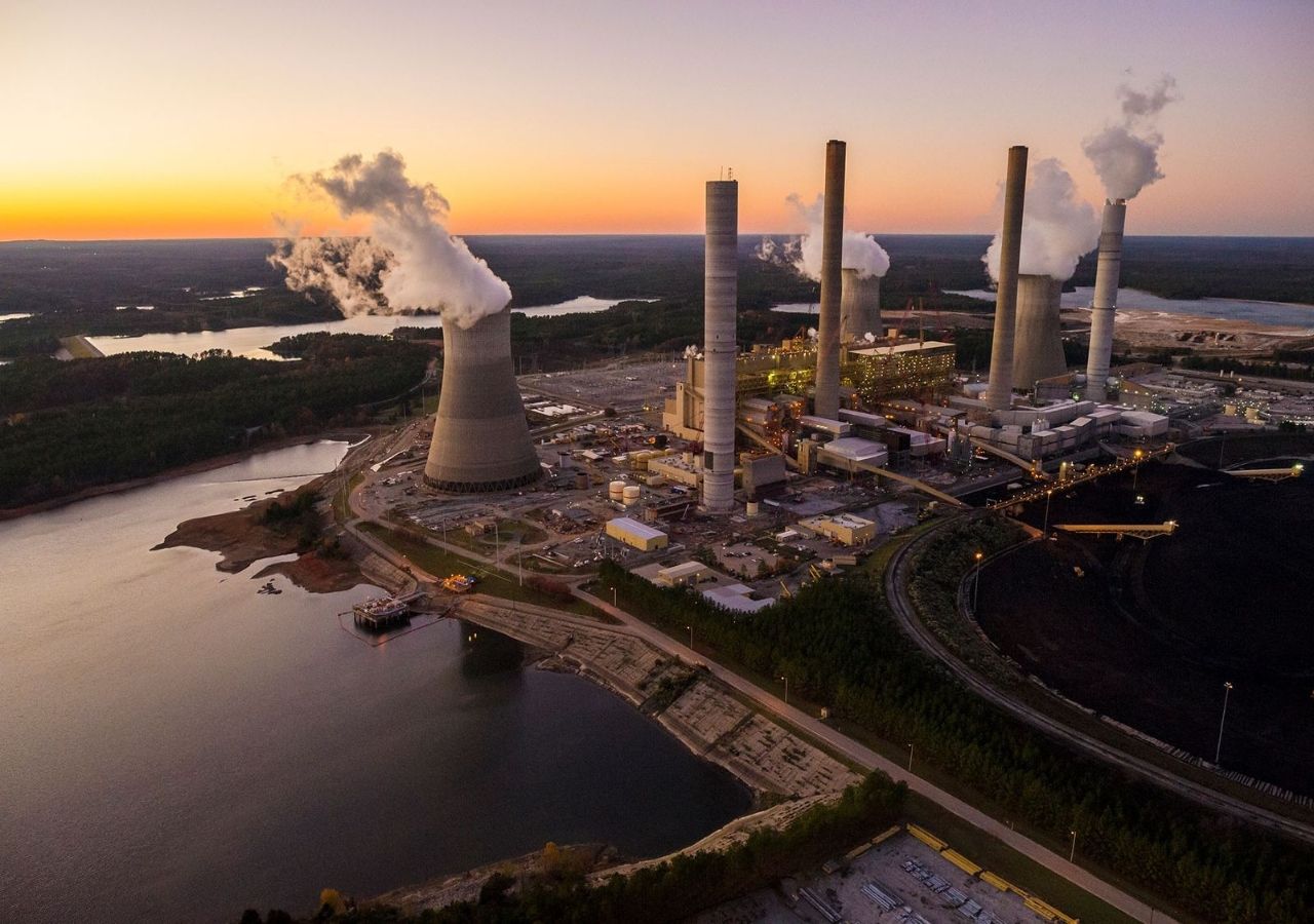 La concentrazione di CO2 nell’atmosfera ha già ampiamente superato la barriera delle 420 ppm. Il Met Office effettua ogni anno una stima di ciò che potrebbe accadere a questo importante gas serra.