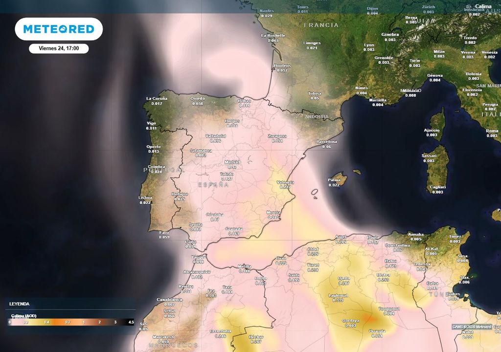El actual episodio de calima seguirá lo que resta de semana, con variaciones en la concentración del polvo sahariano de unos días a otros y de unas zonas a otras.