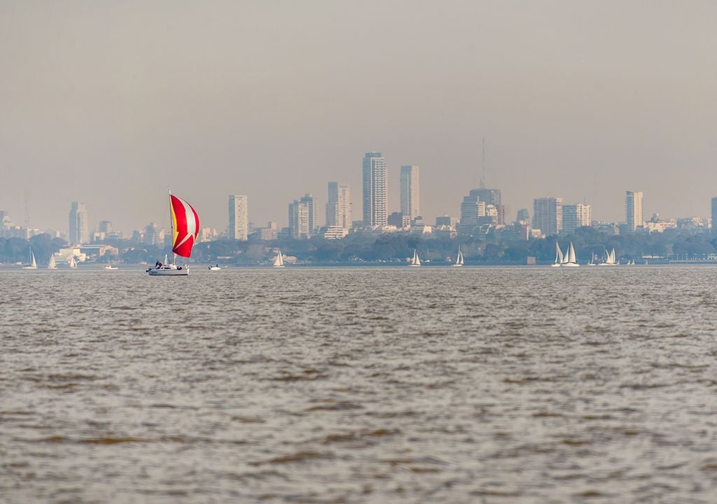 Las condiciones previstas para la navegación deportiva o recreativa este fin de semana en el Río de la Plata son casi ideales, aunque es mandatorio chequear el último pronóstico disponible antes de zarpar.